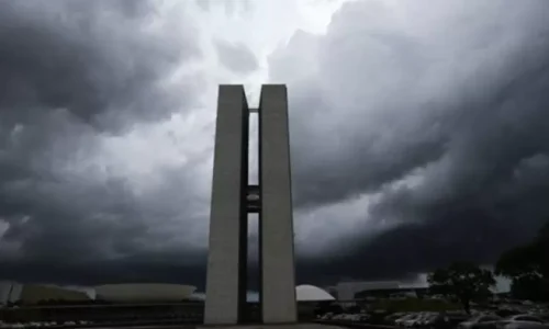 Congresso protege rico, e pobre limpa a sujeira na suruba dos privilegiados